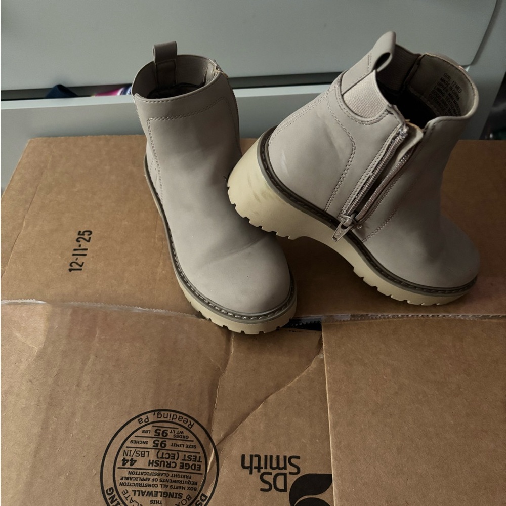 Sonoma Kids Cream Boots Size 11